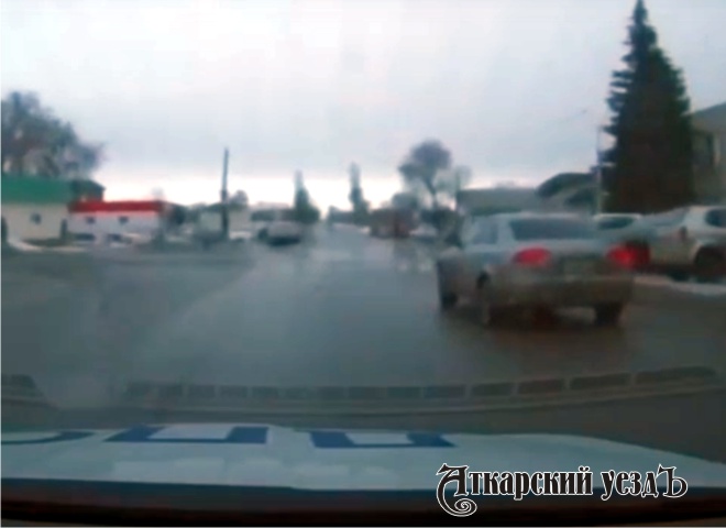 Полицейские показали видео погони в Аткарске за автомобилем Ауди
